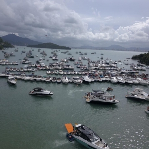 Carnaval registra lotação e procura por aluguel de lancha na Praia do Caixa D’Aço é intensa
