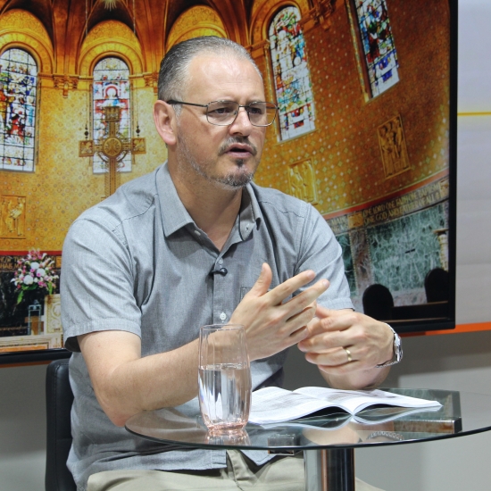 Assista a mensagem do Tarde de Fé desta segunda-feira, 16 de fevereiro, com Padre Elizandro Scarsi