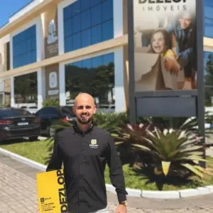 Corretor intermedeia venda de empreendimento para investidores nos Estados Unidos