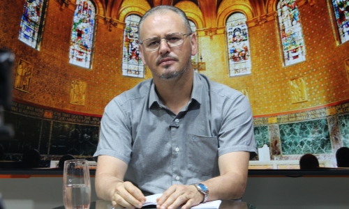  Mensagens de fé e oração com Padre Elizandro para sua terça-feira, 17 de fevereiro