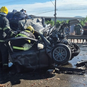 Acidente envolvendo 5 veículos na BR-101 tem 3 mortes; caminhão de Canelinha é um dos envolvidos