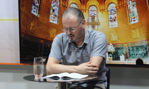 Padre Elizandro compartilha mensagens de fé que inspiram a sua quarta-feira, 18 de fevereiro