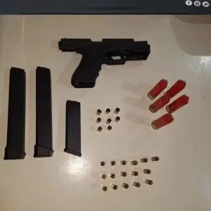 Tiros em bairro residencial levam à apreensão de suspeito,arma e munições