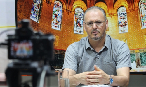 Padre Elizandro conduz uma tarde de fé para renovar a esperança nesta sexta-feira, 20 de fevereiro