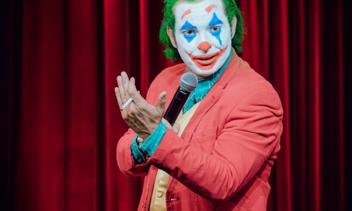 Stand-up com Maurício Dollenz “O Coringa” promete casa cheia; últimos ingressos estão disponíveis