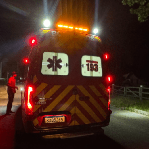 Acidente entre moto e cavalo termina com condutor hospitalizado