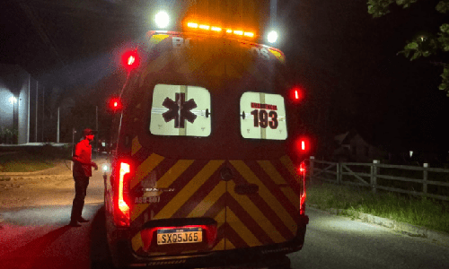 Acidente entre moto e cavalo termina com condutor hospitalizado