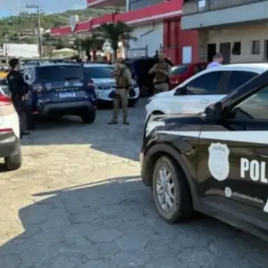 Briga em motel termina com atropelamento, fuga e 4,5 gramas de cocaína apreendida