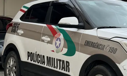 Adolescente é conduzido à delegacia após cumprimento de mandado