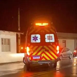 Choque entre bicicleta elétrica e ônibus deixa homem de 60 anos ferido