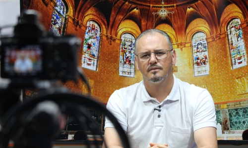 Padre Elizandro compartilha mensagens de fé que inspiram a sua quinta-feira, 26 de fevereiro