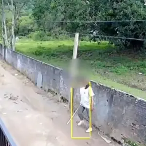 Mulher faz ameaças e tenta invadir casa com adolescente autista