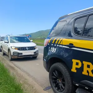 Veículo furtado é recuperado durante fiscalização na BR-101