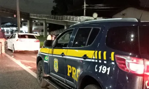 Motoristas são flagrados em corrida ilegal na BR 101