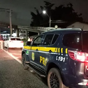 Motoristas são flagrados em corrida ilegal na BR 101