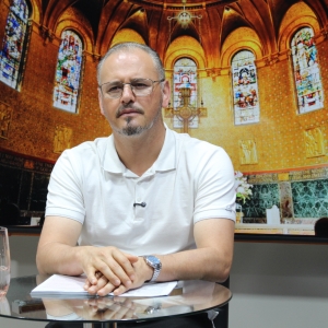 Padre Elizandro conduz uma tarde de fé para renovar a esperança nesta terça-feira, 03 de março