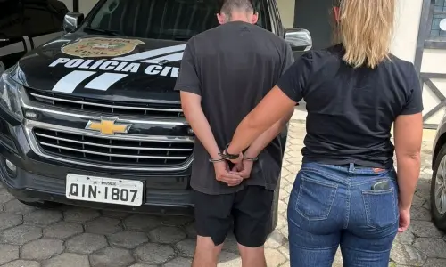 Motociclista é preso preventivamente por suspeitas de importunação sexual