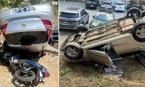 SEM HABILITAÇÃO: Carro capota e destrói duas motos estacionadas