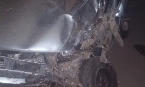 Carro invade contramão e provoca acidente com três feridos graves na SC-410