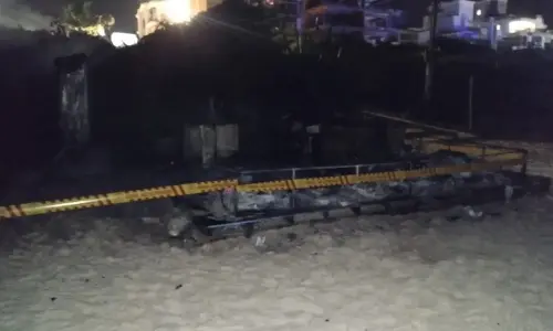0 vítimas, mas prejuízo total: incêndio destrói quiosque no litoral 