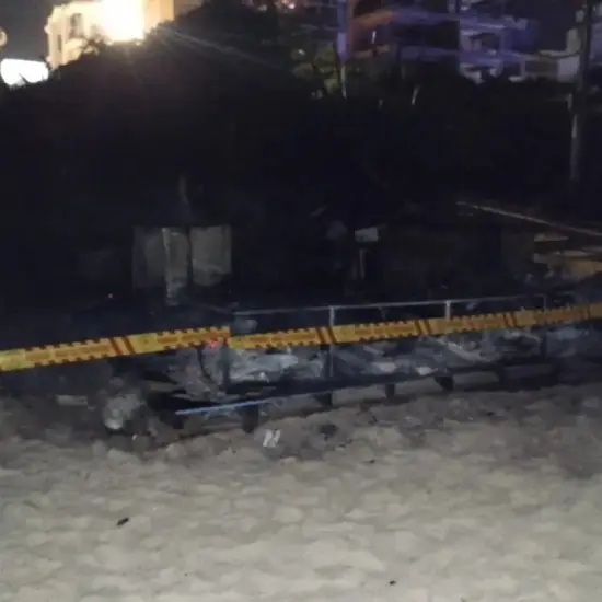 0 vítimas, mas prejuízo total: incêndio destrói quiosque no litoral 