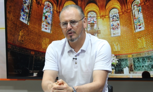 Padre Elizandro compartilha mensagens de fé que inspiram a sua segunda-feira, 09 de março