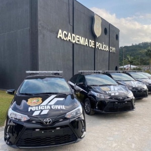 Operação policial com 100 agentes desmantela célula criminosa ligada a homicídios 