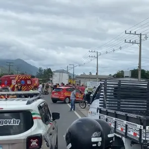 URGENTE | Ciclista de 68 anos fica gravemente ferido após ser atingido por caminhão 