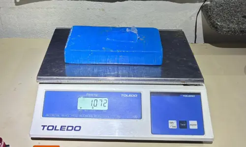 ​​​​​​​Motociclista é preso com cerca de 1 kg de cocaína após perseguição 