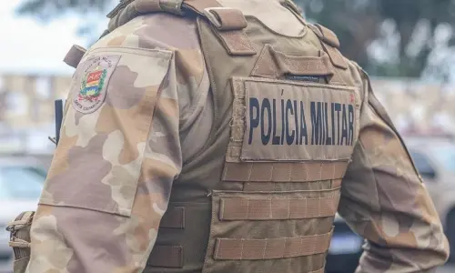 Mulher é detida após tentar sair de supermercado com carrinho cheio sem pagar