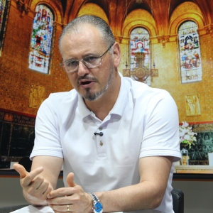 Padre Elizandro conduz uma tarde de fé para renovar a esperança nesta quinta-feira,12 de março