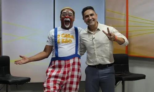 APERTE O PLAY ▶️ | Palhaço Birita faz participação especial no Jornal Vip