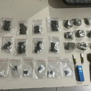 Nervosismo em área de tráfico leva à prisão de homem com mais de 300g de maconha e outras drogas