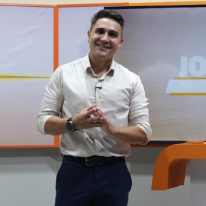 Seu resumo do meio-dia começa no Jornal Vip desta terça-feira, 17 de março