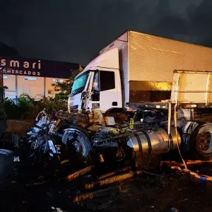 Acidente grave na BR-101 envolve quatro caminhões e deixa dois feridos 