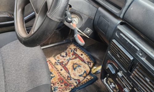 Tesoura no lugar da chave: homem é preso após furtar Fiat Uno