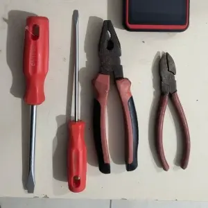 Mulher pula de carro em movimento na BR-101 após ser agredida pelo companheiro