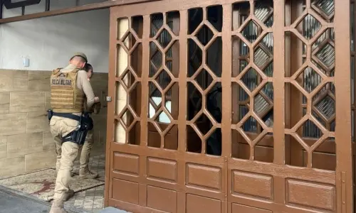 Discussão entre irmãos termina com facada no pescoço e morte 