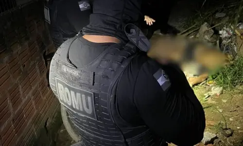 Suspeito morre após reagir à abordagem e efetuar disparos com arma de policial 