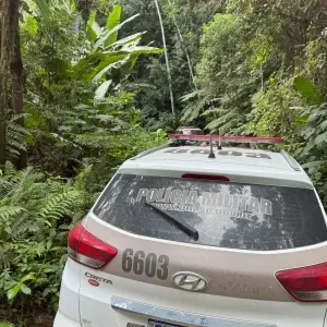 Moradores encontram corpo feminino em vala após testemunharem descarte 