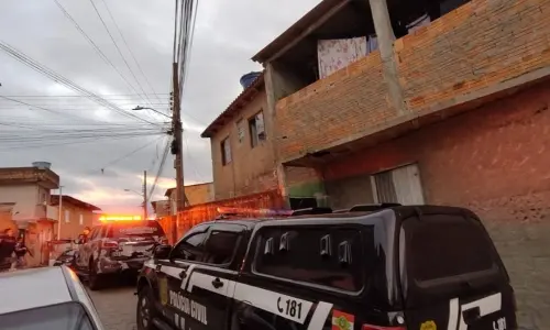 Ação integrada mobiliza forças policiais em comunidade e em pontos estratégicos