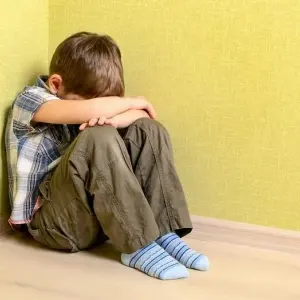 Agressão a aluno com TEA em escola pública leva professor a ser afastado