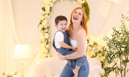 Estúdio lança cenário especial de Dia das Mães em Tijucas para ensaios fotográficos em família