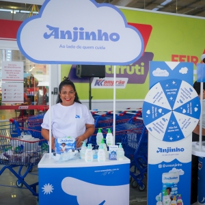 Parentex leva marca Anjinho para inauguração de supermercado e apresenta nova fase com foco em famílias reais