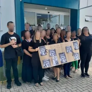 Servidores da saúde de Tijucas protestam contra administração municipal