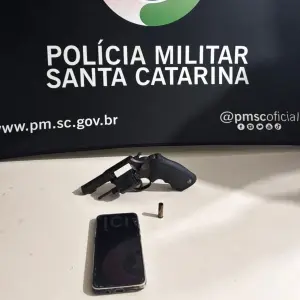 Homem é preso após atirar contra veículo do ex-cunhado durante briga familiar 