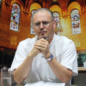 Assista a mensagem do Tarde de Fé desta segunda-feira, 30 de março, com Padre Elizandro Scarsi