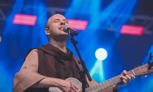 Programação da Sexta-feira Santa reúne fiéis e espetáculo à beira-mar em Itapema