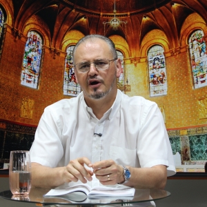 Padre Elizandro compartilha mensagens de fé que inspiram a sua quarta-feira, 01 de abril