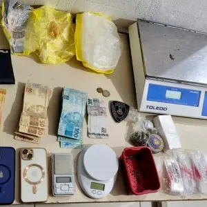 Homem é preso por tráfico de drogas e manutenção ilegal de aves silvestres